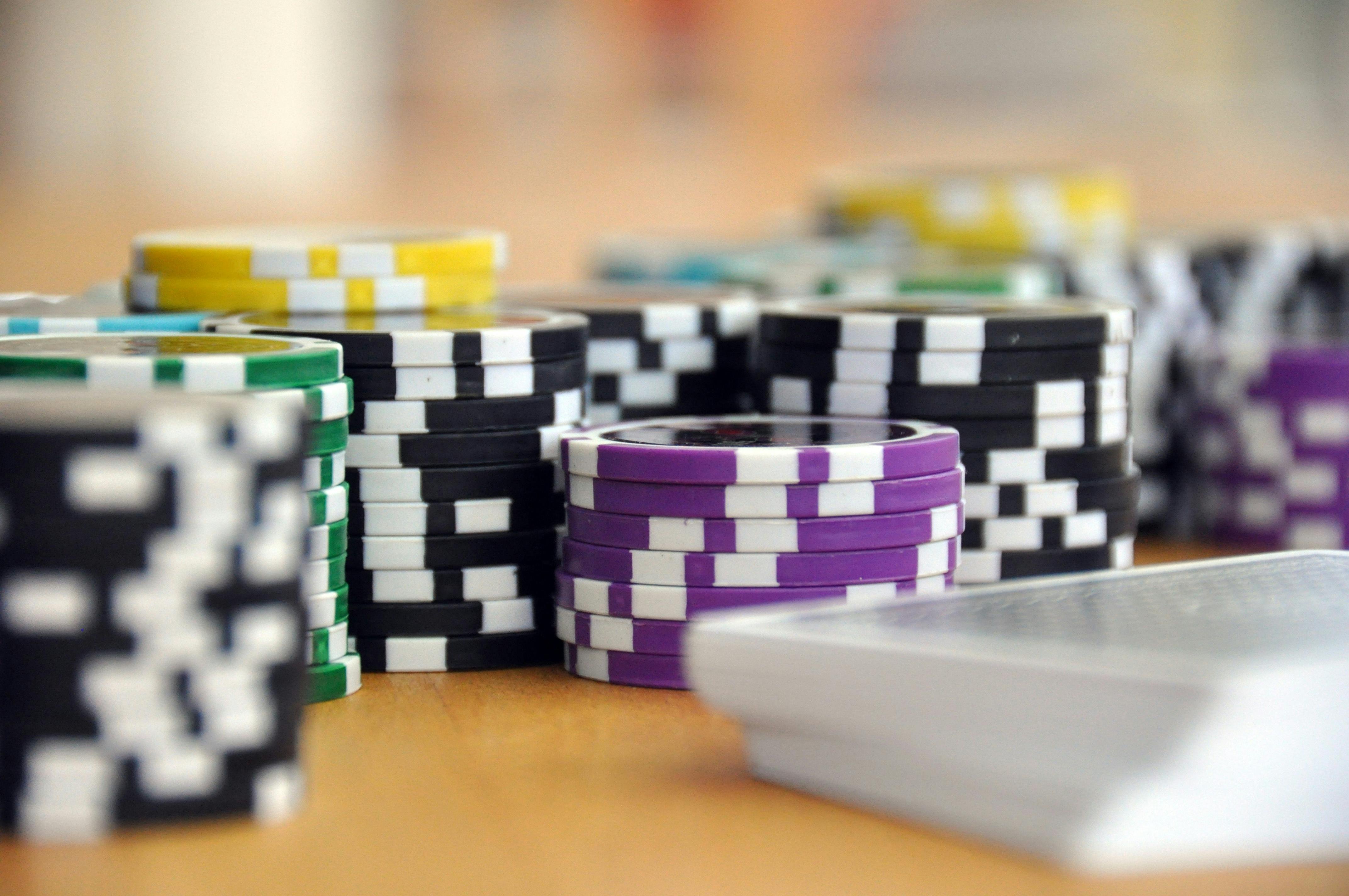Simbol keamanan akun dan perlindungan data pada platform hiburan digital
